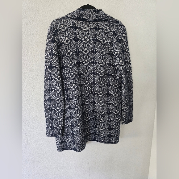 Chico's Long Cardigan Womens Sz L White Blue Sweater Collared Open Aztec - Picture 12 of 12